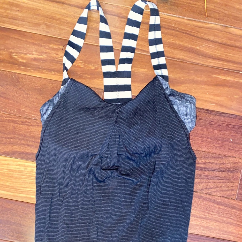 Lululemon workout top size 2